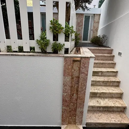 Flh Alcantara Stylish Duplex With Terrace Daire *